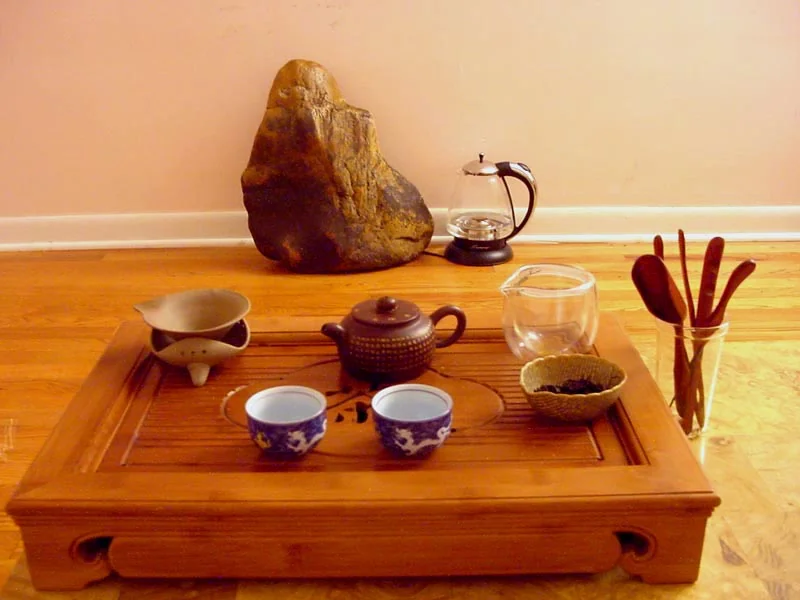 Gongfu cha tea session with small gaiwan and cups
