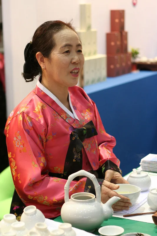 Korean darye tea ceremony with traditional teaware