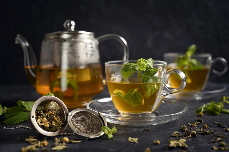 Fresh peppermint leaves (Mentha × piperita)